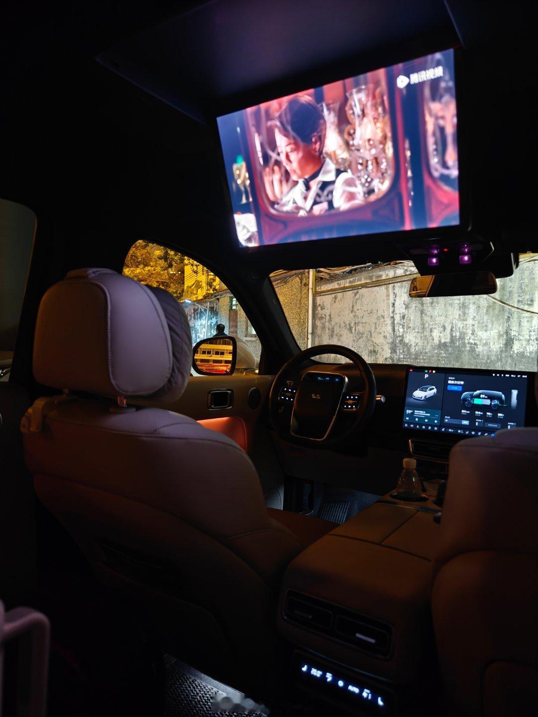 这周纯电开得多，又来充电了。 ​​​