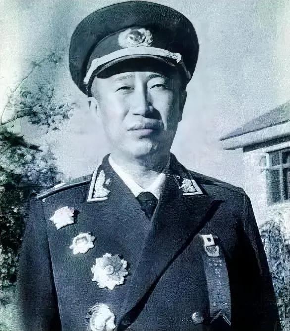 [微风]1955年，“授勋仪式”过后，彭德怀怒气冲冲地找到了毛主席，一进门，就激