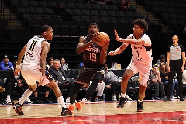 根据美国媒体The Stein Line记者Jake Fischer的消息，金州