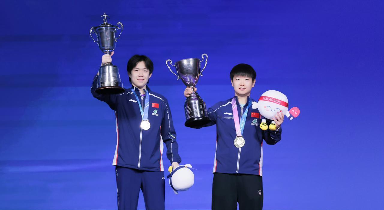 之前对乒乓球的印象，还停留在奥运会上国旗升起的瞬间，直到被孙颖莎和王楚钦这对“青