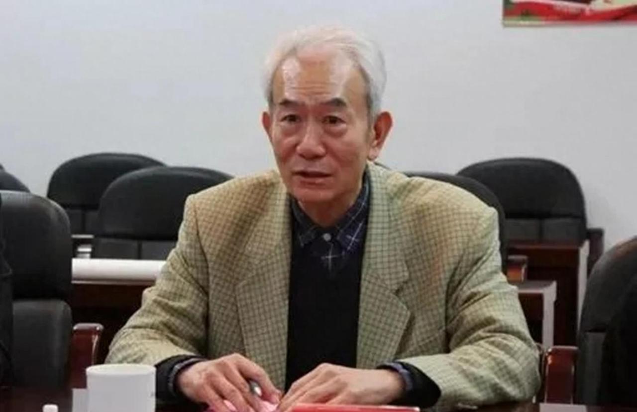 在台岛洪门大会上，洪门总舵主刘沛勋说：洪门的刀斩清廷的辫子、顶日寇的刺刀，今日更