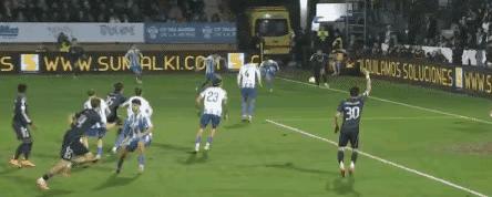 你看姆巴佩这球踢的，
真是一人扛着一队走。
点球稳，远射狠，
连对方乌龙都是他逼