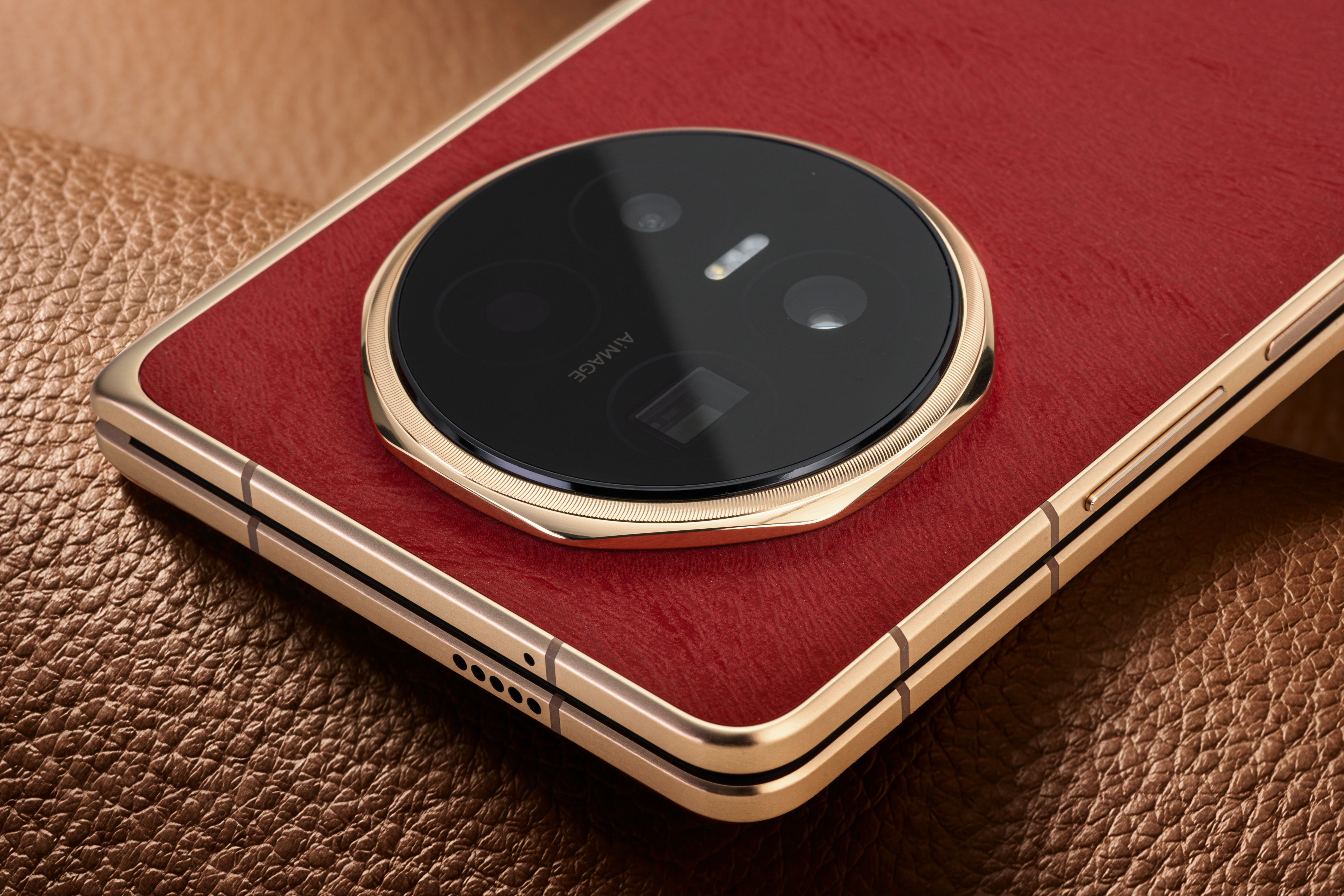 开工第一天，给大家来个“开门红”，荣耀的全新折叠大满贯——荣耀 Magic V6