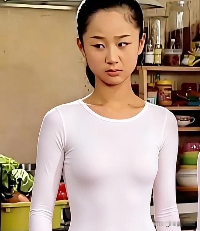 电视剧《家有儿女》中的小可爱、古怪精灵、含苞待放、稚嫩如水的美人胚子小雪；经过二