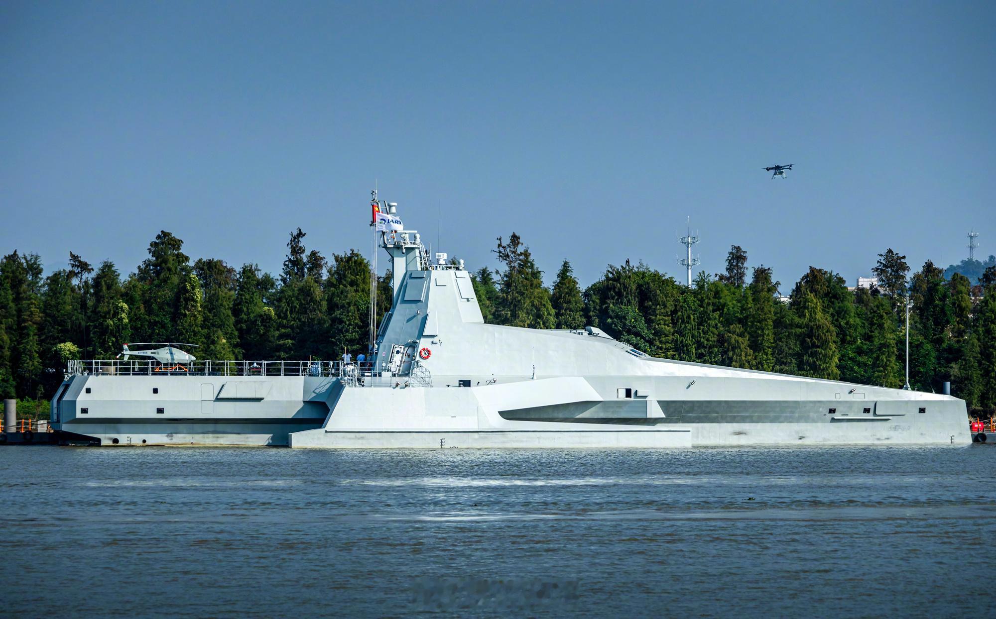 后知后觉，今天才看到  在去年珠海航展上拍到的这组图。小鹏汇天的陆地航母放出的飞