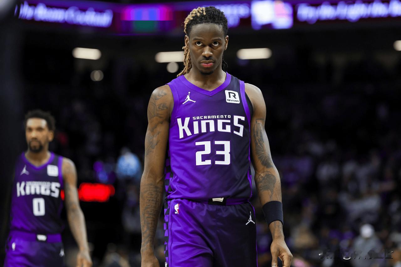 国王这赛季有点乱啊。TA记者Sam Amick说，四年级后卫基恩 - 埃利斯是其