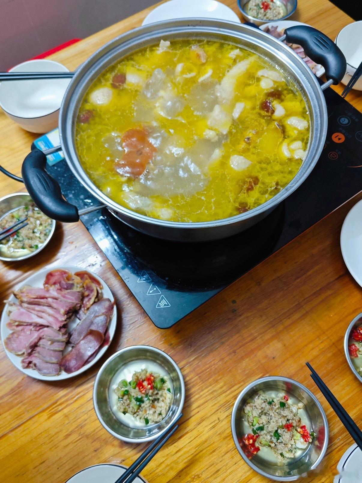 莫氏鸡煲要卖汤底药包了我记得前两天刷到这个老板不想接太多客人，找客人找差评打八折