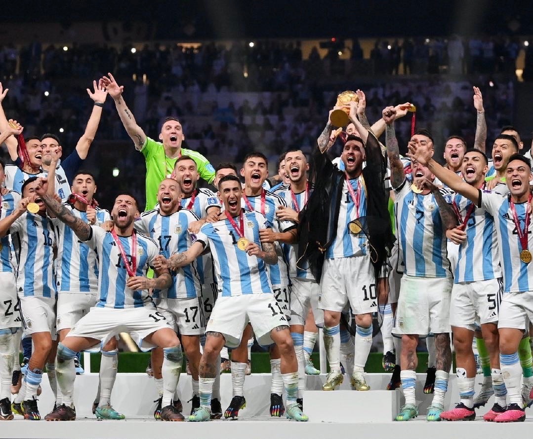 尔曹身与名俱灭，不废江河万古流。三周年快乐