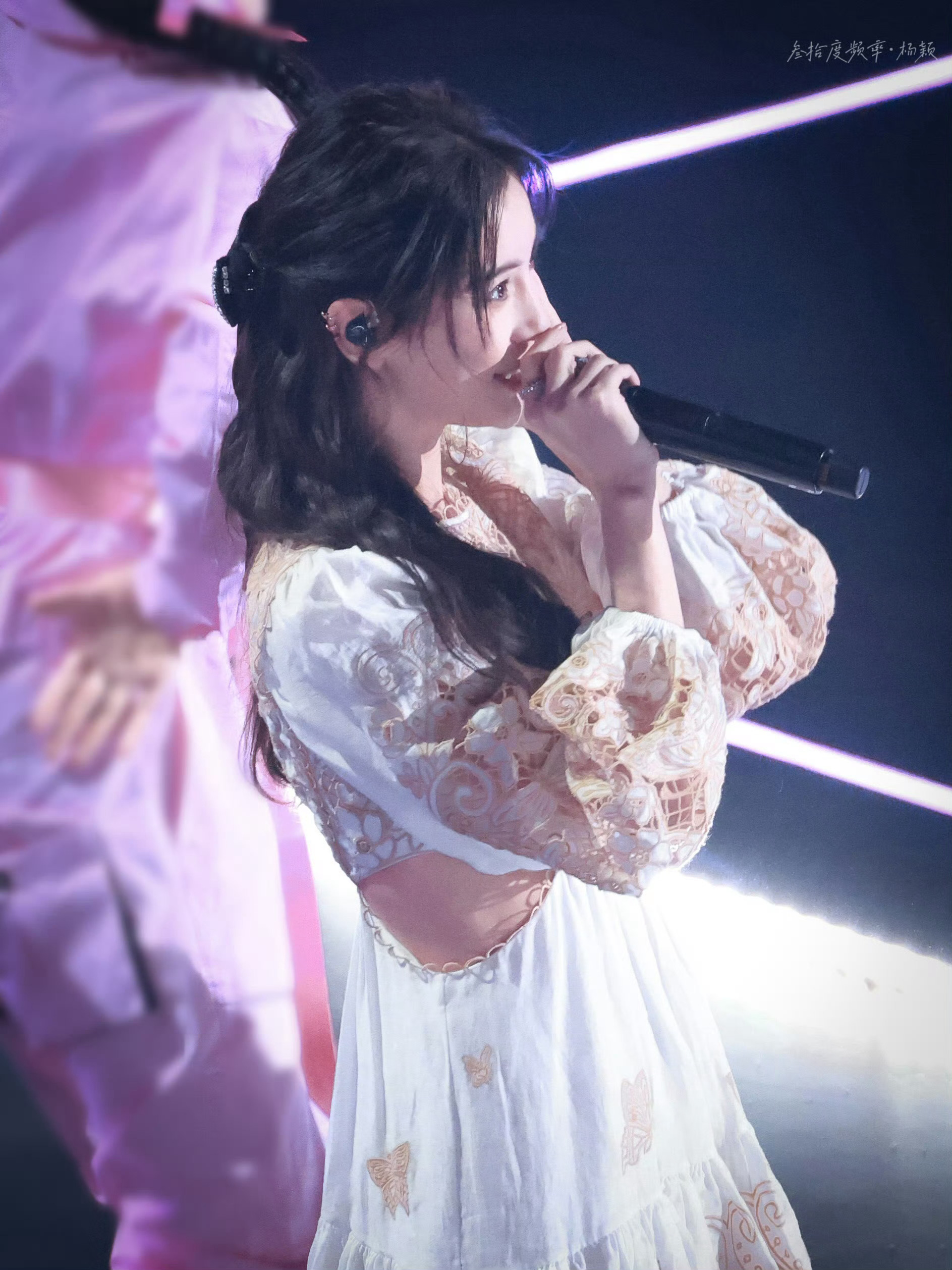 angelababy angelababy “希望编织你的模样，心跳为你演奏篇章