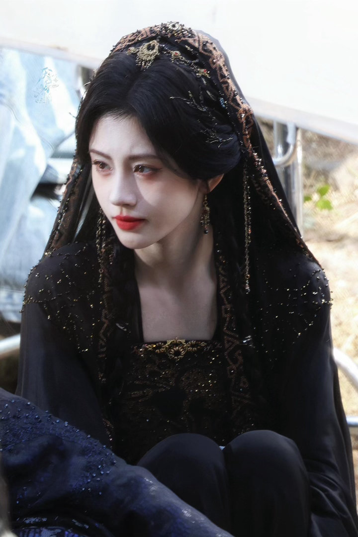 郭敬明对鞠婧祎从开机笑到杀青 郭敬明：我对这个女主角非常满意。网友：看出来了一看