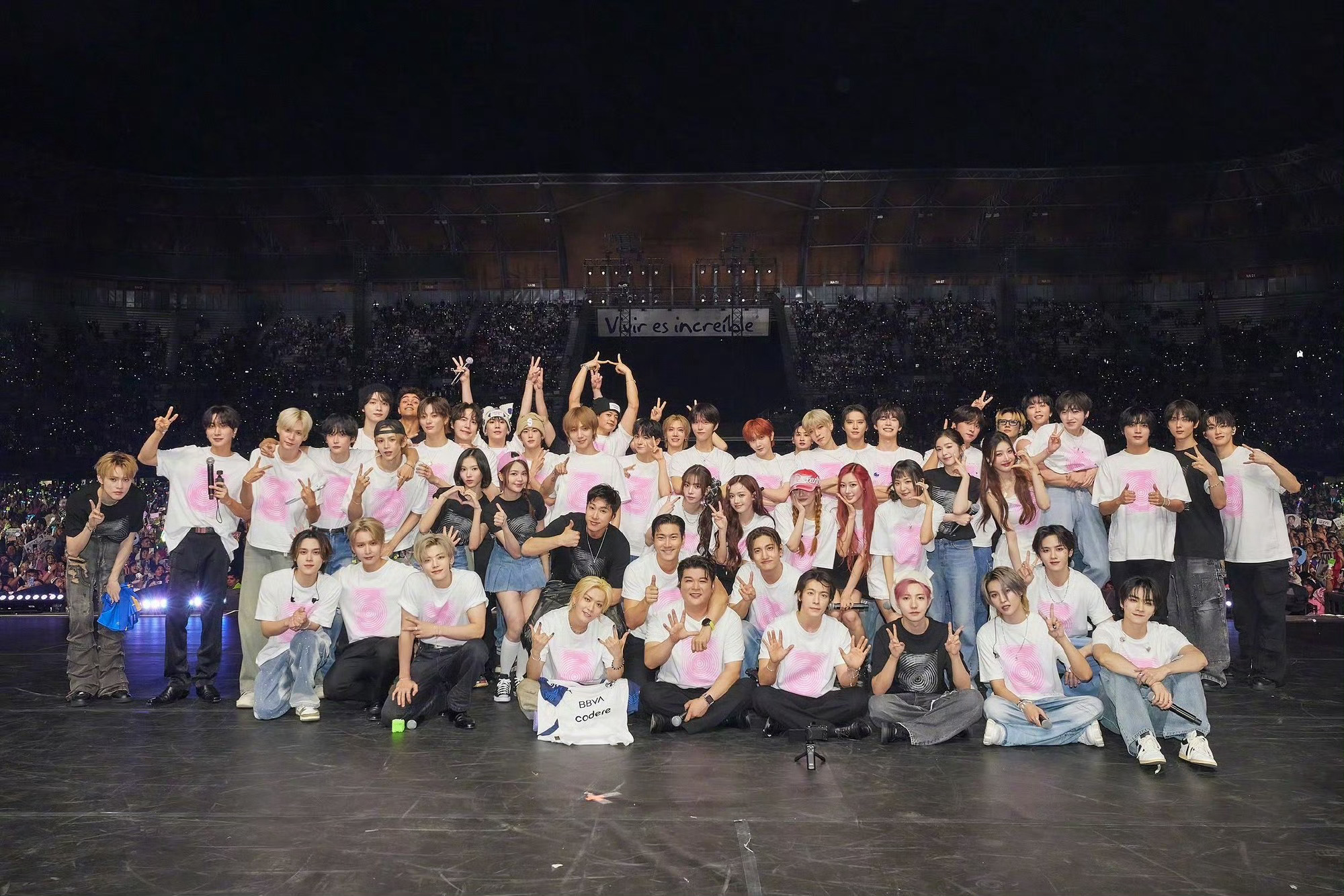 老师 我们家EXO是回家了吗？SMTOWN墨西哥演唱会合照 ​​​