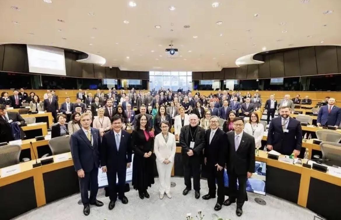 欧洲议会还敢硬刚？纵容