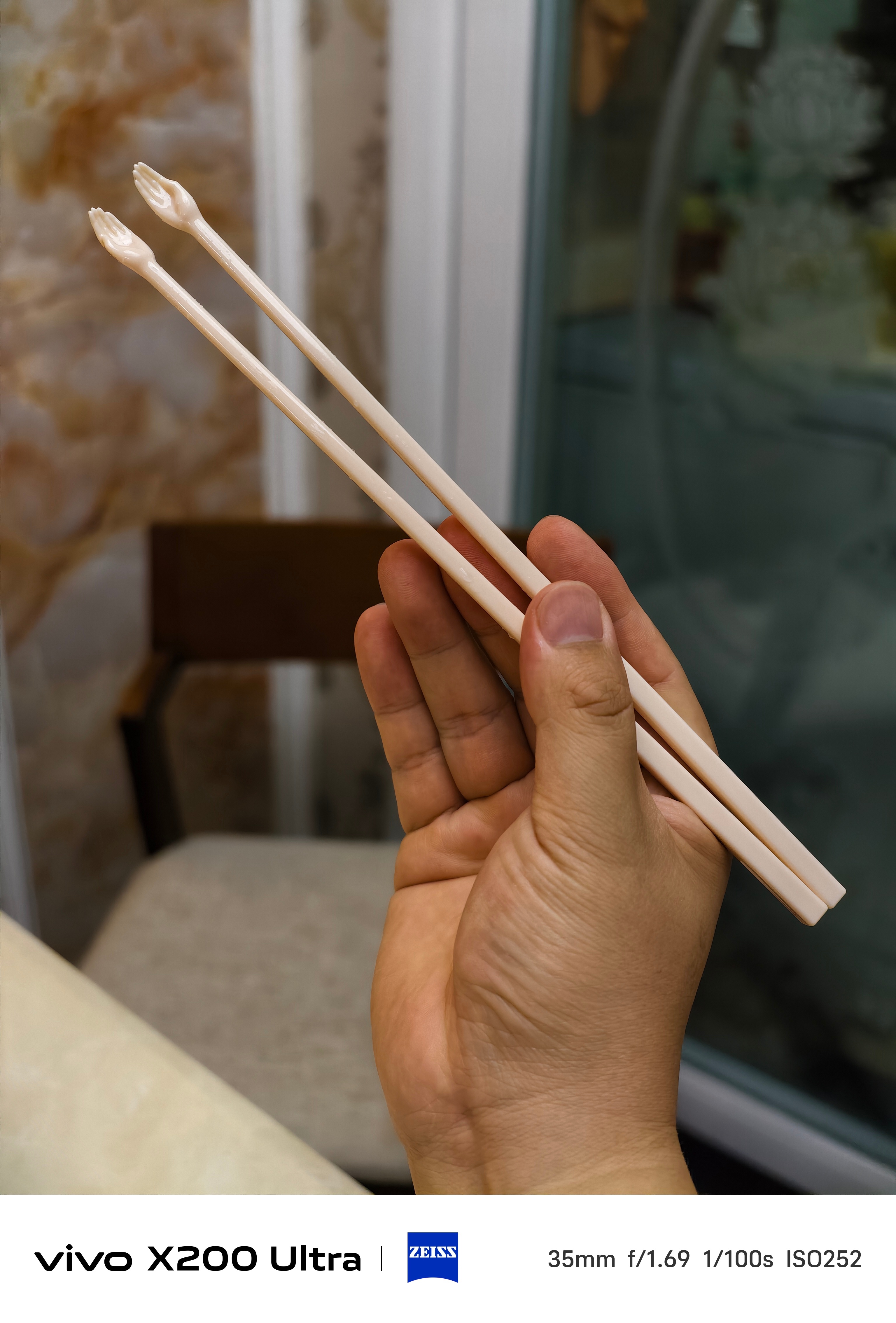 新买的筷子，仪式感相当强烈，每一次夹菜都跟讨饭似的[并不简单] ​​​