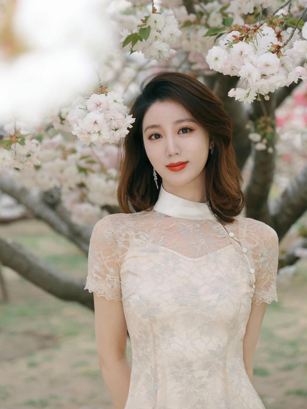 我最喜欢的央视主持人是郑子可，余露莹，王嘉宁，刘妙然，白影，张舒越。

她们颜值