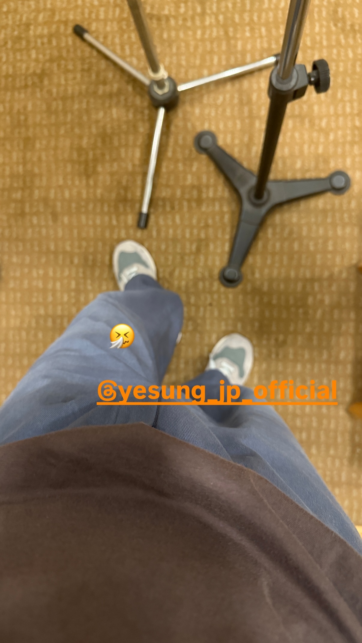 “CB百蓝_。251225金钟云 ins story更新： 