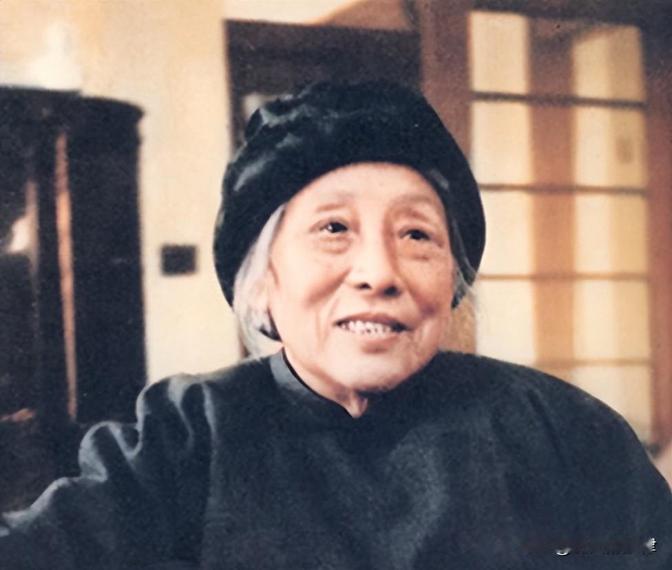 1941年何香凝遇海匪：三字报姓名，竟让悍匪敛枪退去
 
1941年的南海，浪涛