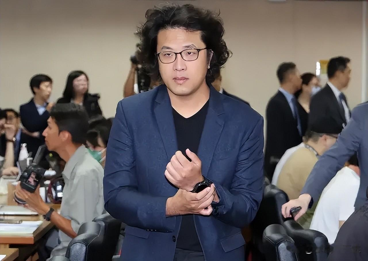 特朗普前几天公开表态“不希望有人走向台独”，话音刚落绿营民代沈伯洋就迫不及待跳出