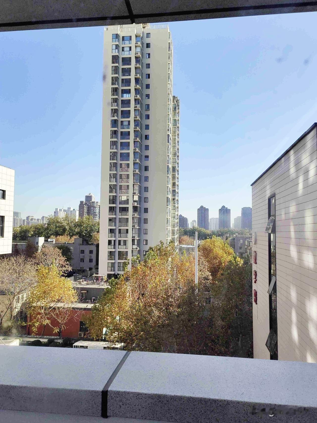 我的今日状态：😁轻松愉快
我这里的天气：☀️晴天

又是美好的一天！
今天的天