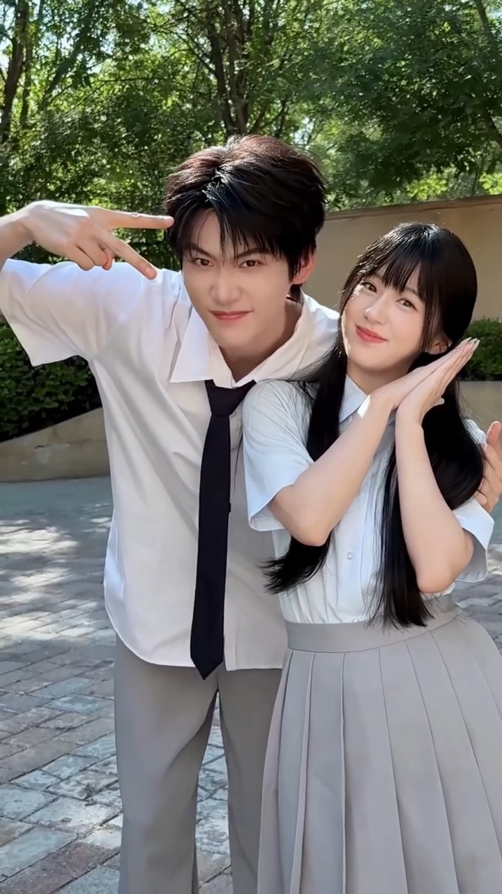 周柯宇包上恩跳了校服版的gee！！就是这个少男少女青春活力的味！！周柯宇包上恩校