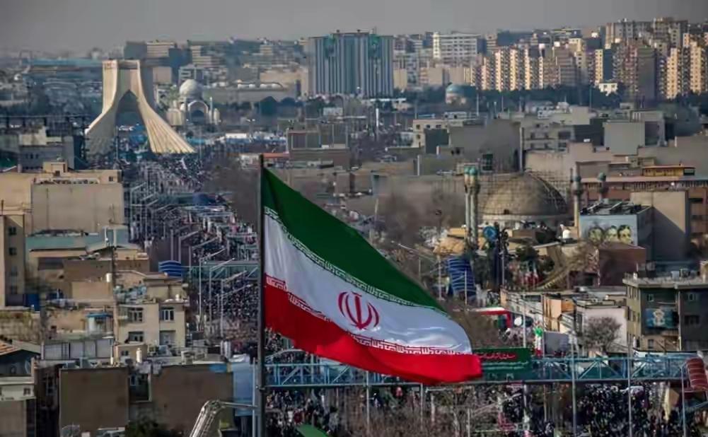 四十天博弈：伊朗守住能源命脉，重塑中东格局
 
近期，美伊围绕霍尔木兹海峡的博弈