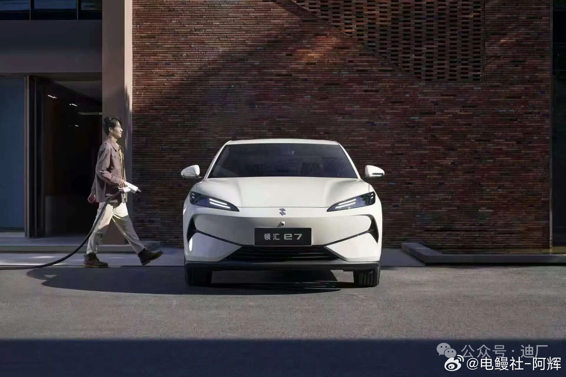 3 月 10日消息，全新品牌领汇汽车发布e7预热视频，新车搭载比亚迪闪充技术，实