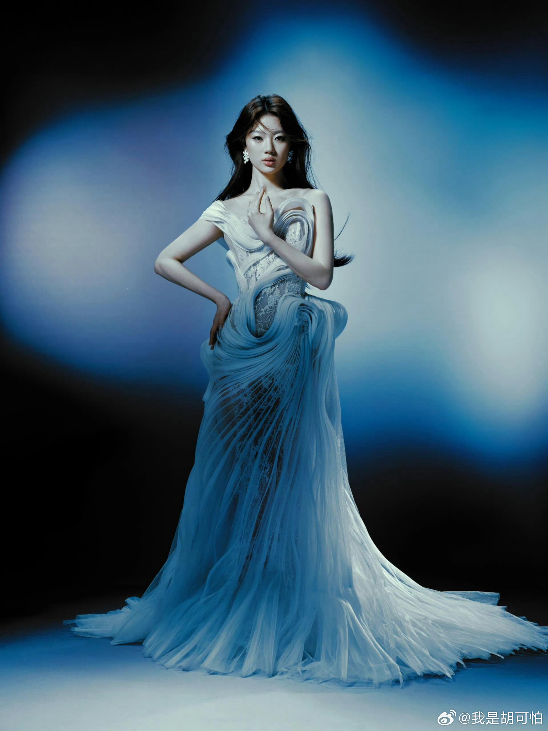 常石磊给别人做编曲大多是优质辅助，到单依纯这，更像是他在实现自己的音乐野心，感觉