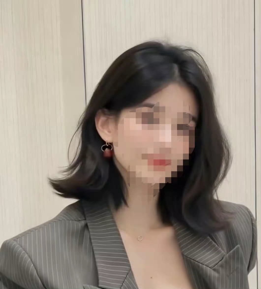 这个长度我想要的发型是这种露出来一边侧脸