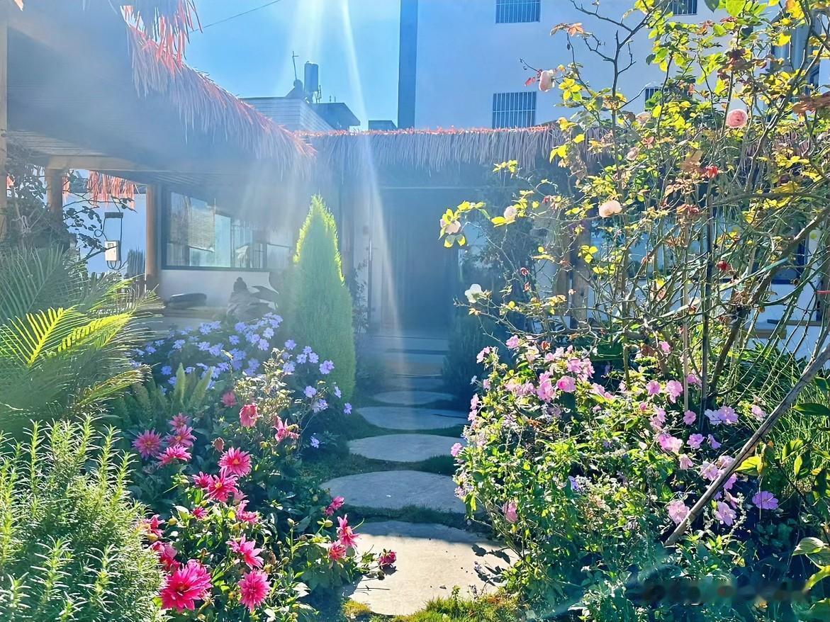 连改口费都给空红包，这样的家庭真不配娶媳妇。一男子，和老婆才结婚一个月，因为老婆