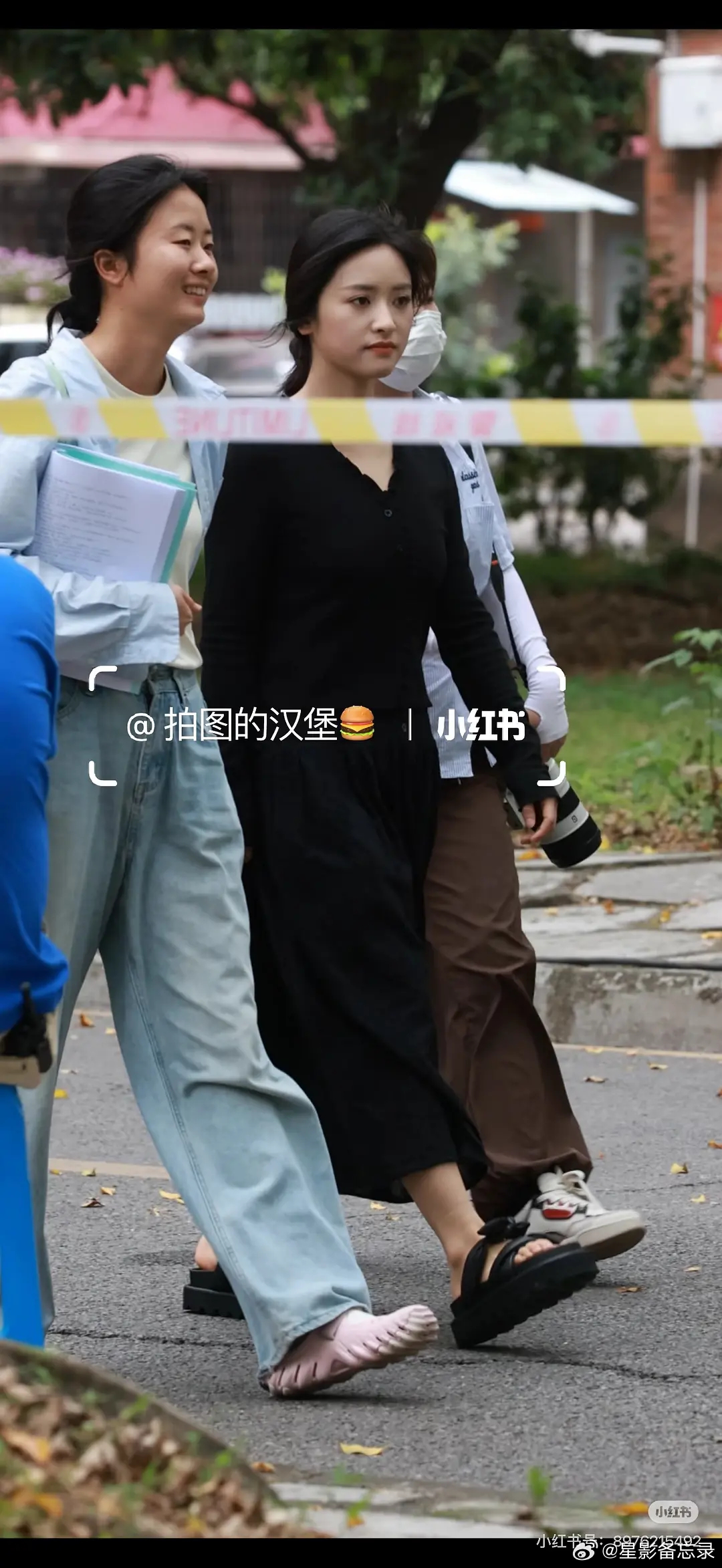 月月的脸也不行了前两年的脸还能看 现在发腮又没有刘海修饰越来越🫓越来越姨 