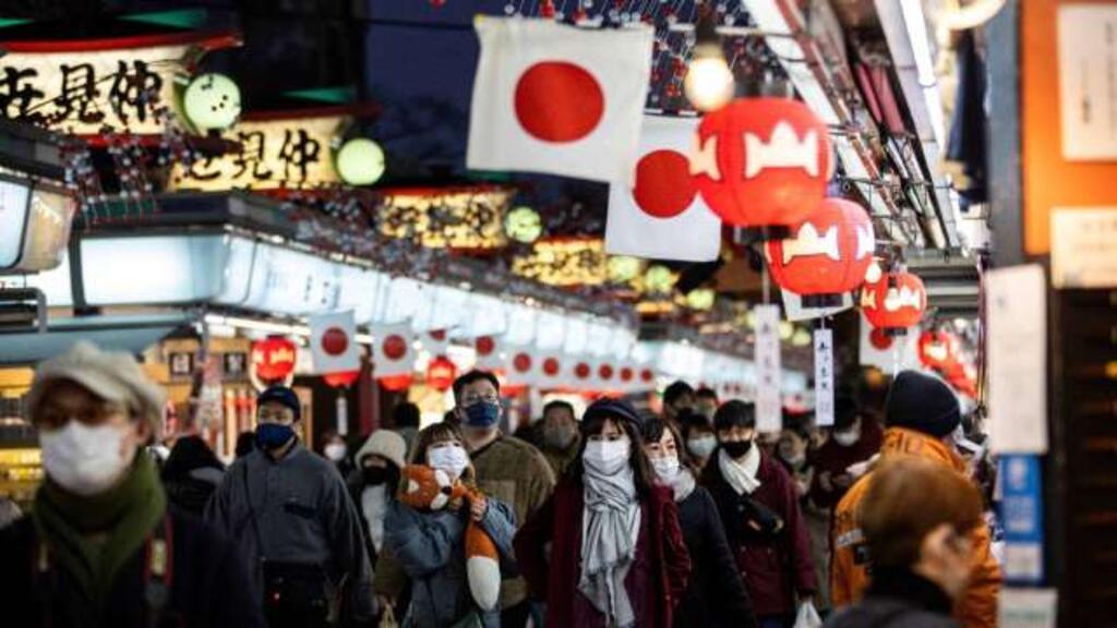 日本人口减少的浪潮正拍上大都市的岸。最新普查显示，总人口较五年前骤减近310万，