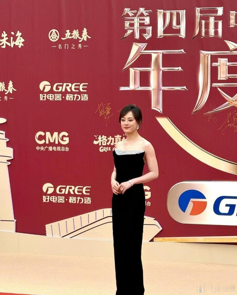 孙俪红毯压轴“孙俪红毯压轴 ”是2026年1月29日的热门话题，指的是孙俪在20