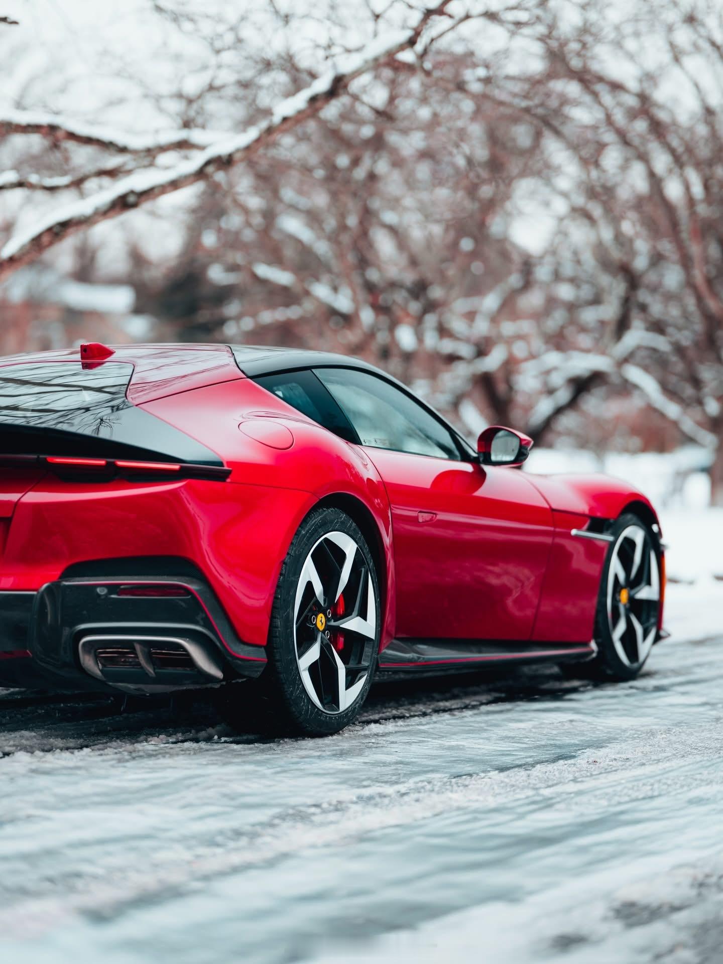 ❄️❄️❄️雪天红色跑车❄️法拉利12 Cilindri🚗🚗🚗 