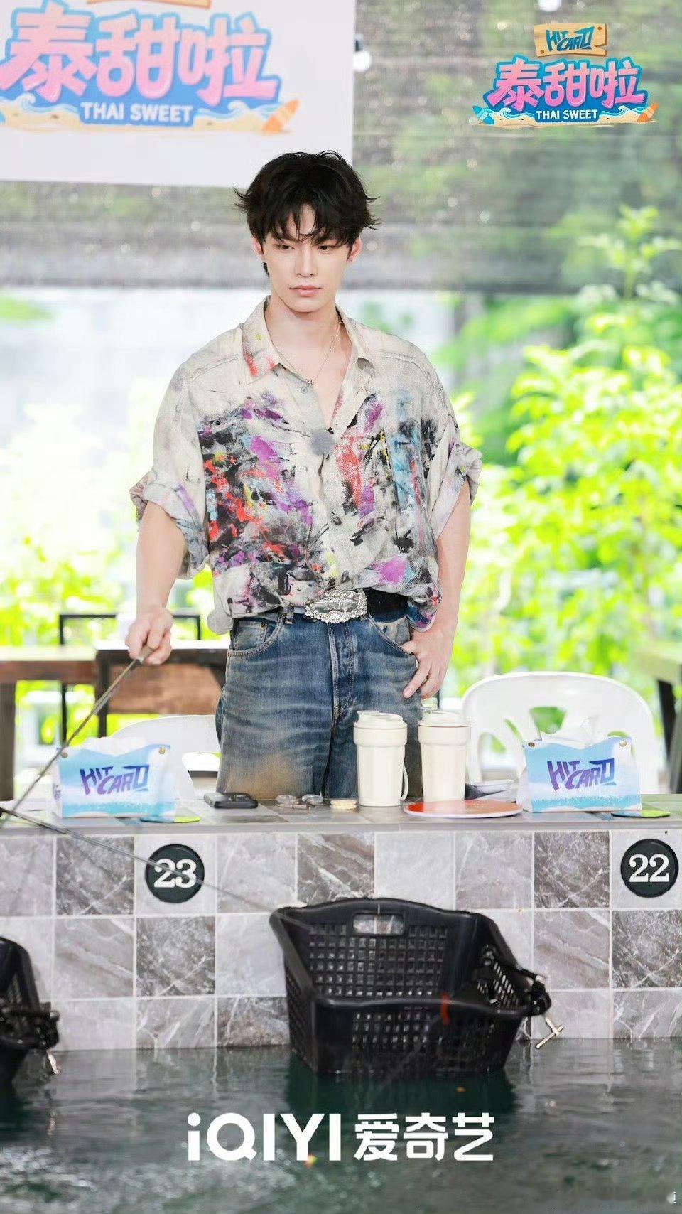 虞书欣何与Mike吵出三十个人的感觉 爆笑名场面预定！三人凑一起钓虾，Mike上