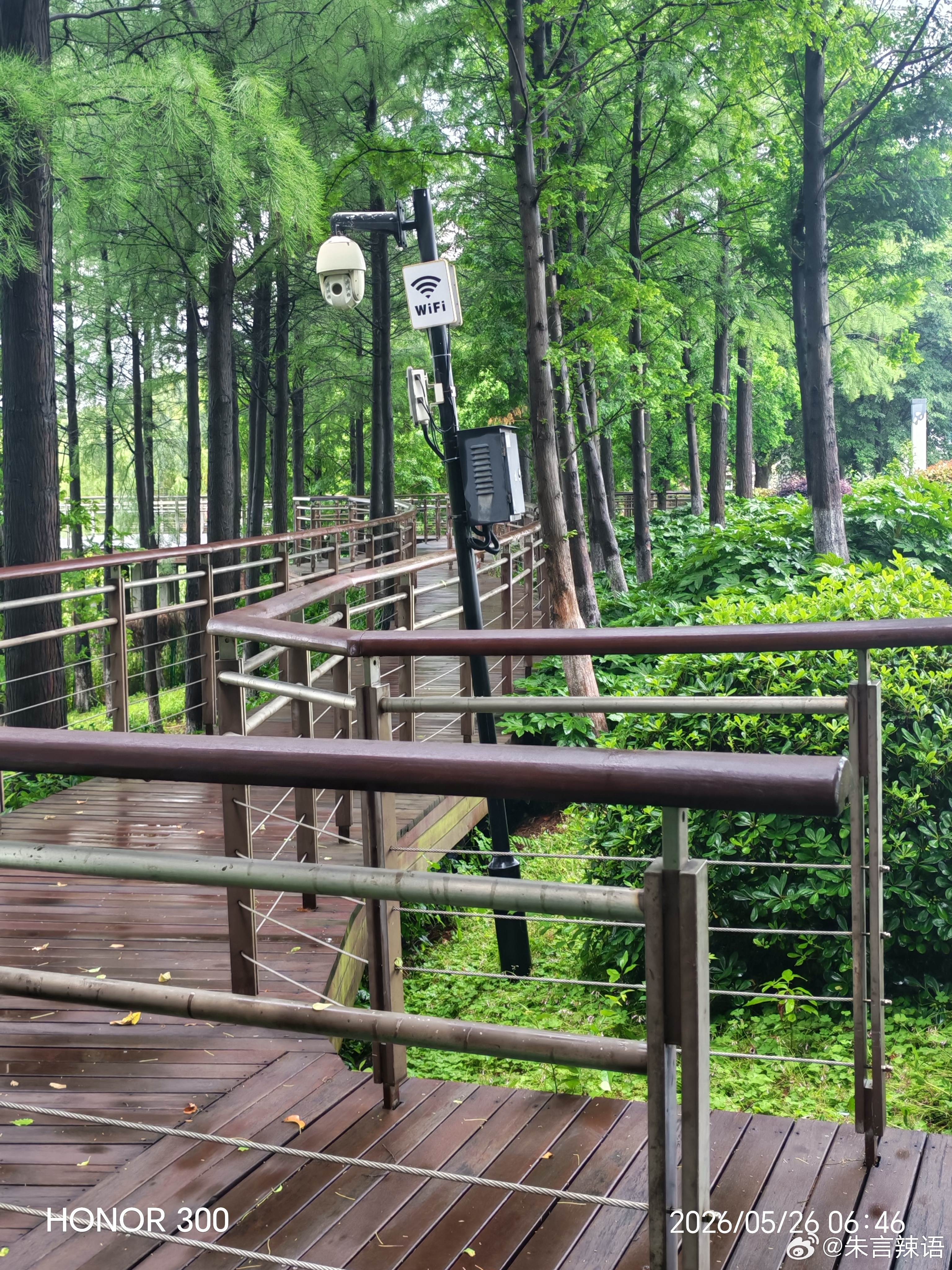 大雨过后的苏州穹窿山，太湖景色如画，让心灵享受这份难得的清凉与宁静。 苏州·太湖