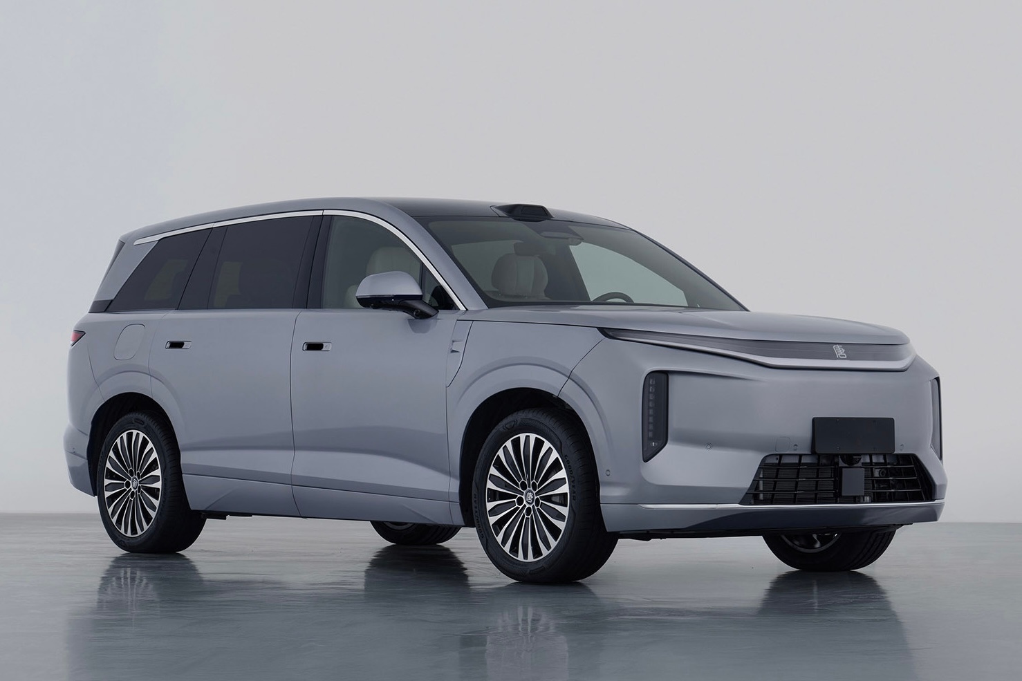 比亚迪大唐，长宽高5263✖️1999✖️1790mm，轴距3130mm。目前申