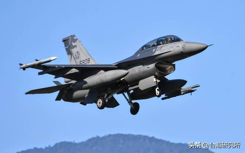 从美国夏威夷飞到台湾两架F16V战机

预计今天到台湾台东的志航基地
这是台湾从