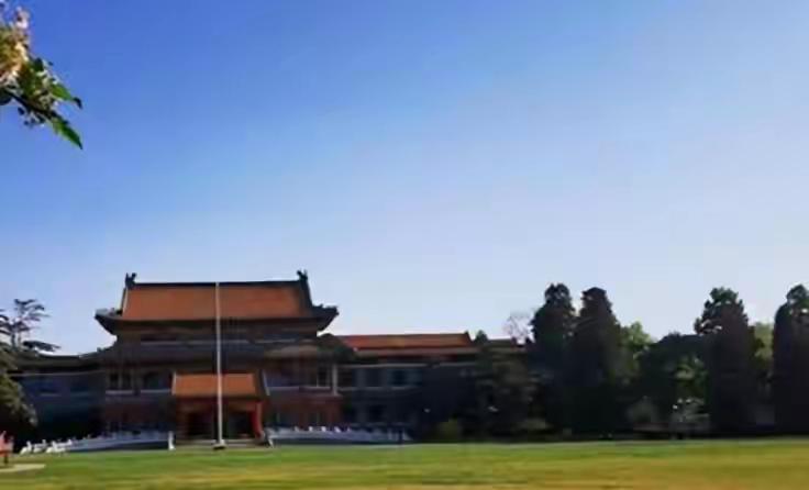 钓鱼台18号楼·龙床:
 
它是中国最高外交礼遇的“元首床”，紫檀实木、百龙雕工