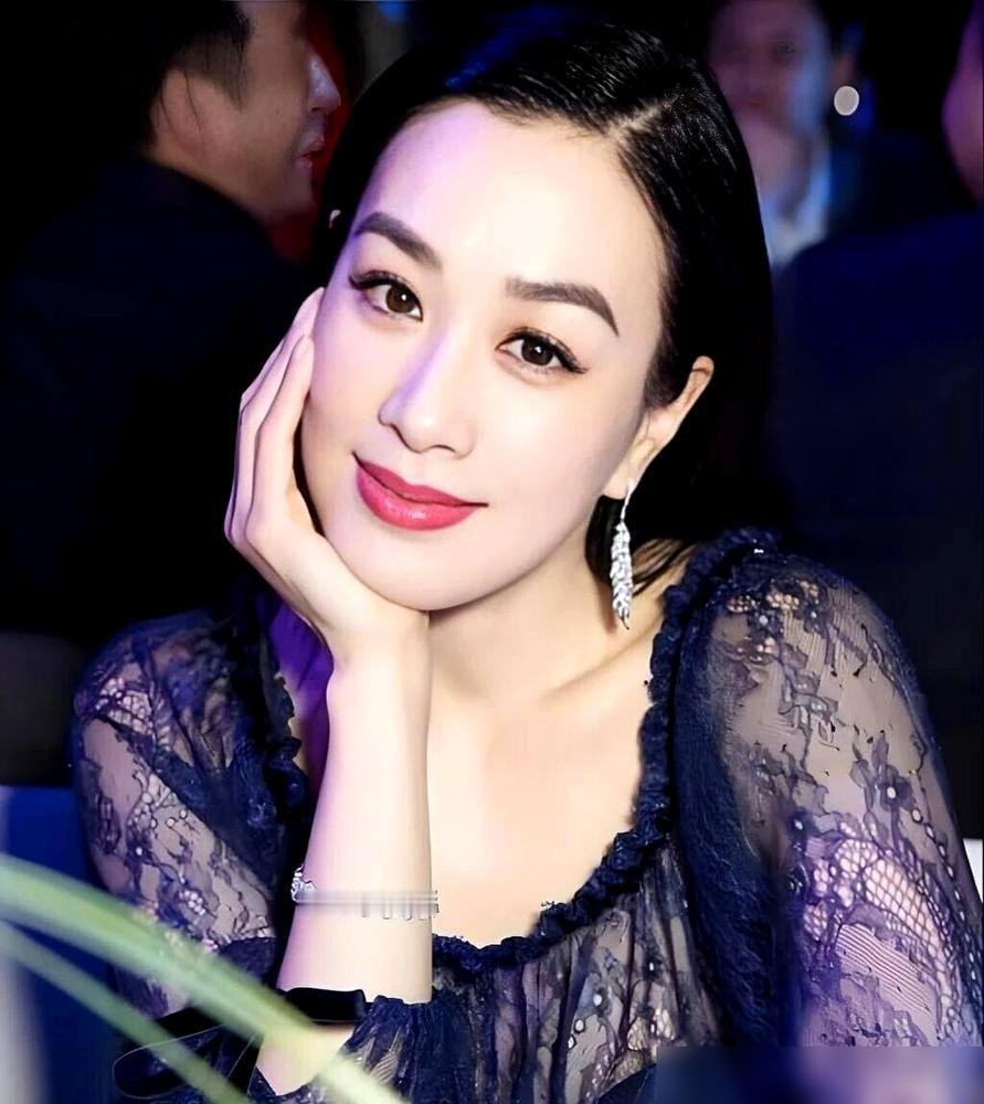 张伦硕炒股，一把亏掉钟丽缇80%流动资金，她反应绝了。
他不是贪，是急着证明自