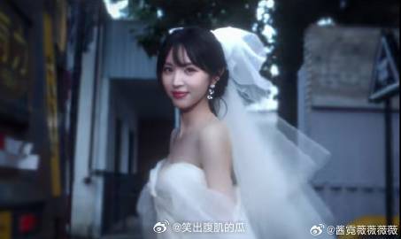 田曦薇林知夏落跑新娘谁懂田曦薇掀开婚纱这一下白纱衬得眉眼温柔，田曦薇饰演林知夏掀