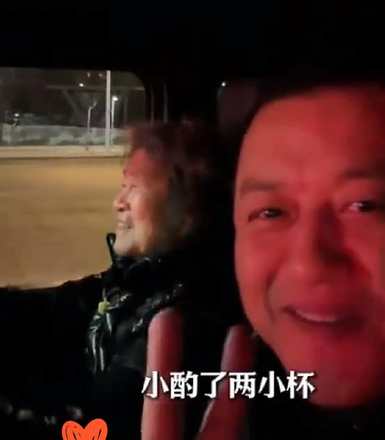 开小车能开到一百岁吗？
李亚鹏饮酒后83岁母亲开车接其回家。

自新交通法规出台