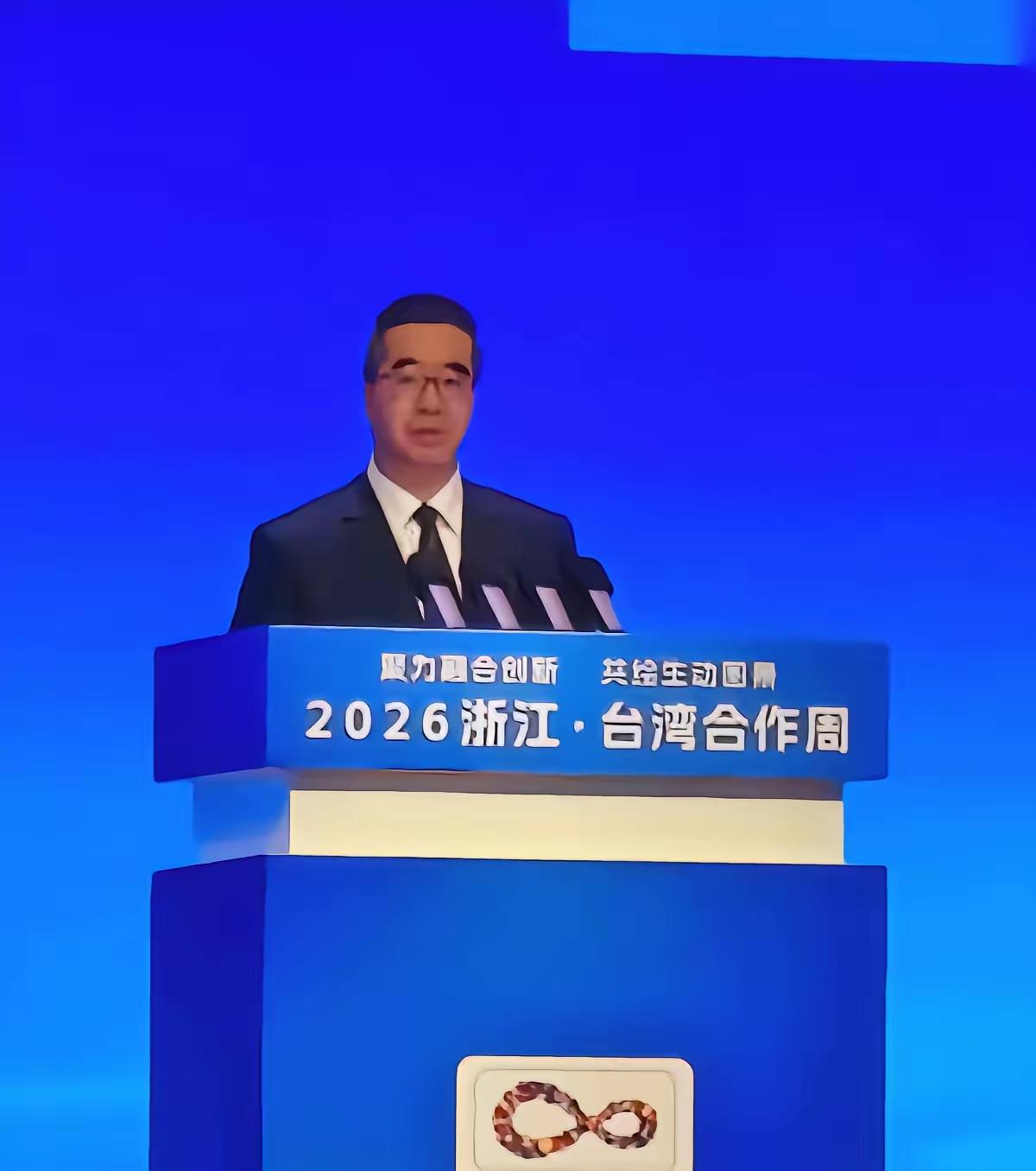 国民党副主席萧旭岑：
地地道道的台湾人，也是堂堂正正的中国人！[赞][赞][赞]
