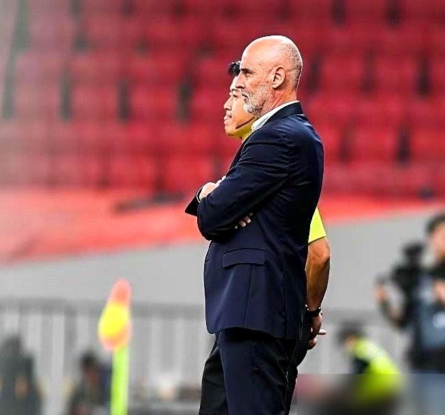 同样是外教，一个激活20岁新人，一个直接把核心外援用废。
申花的阿马杜，反反复