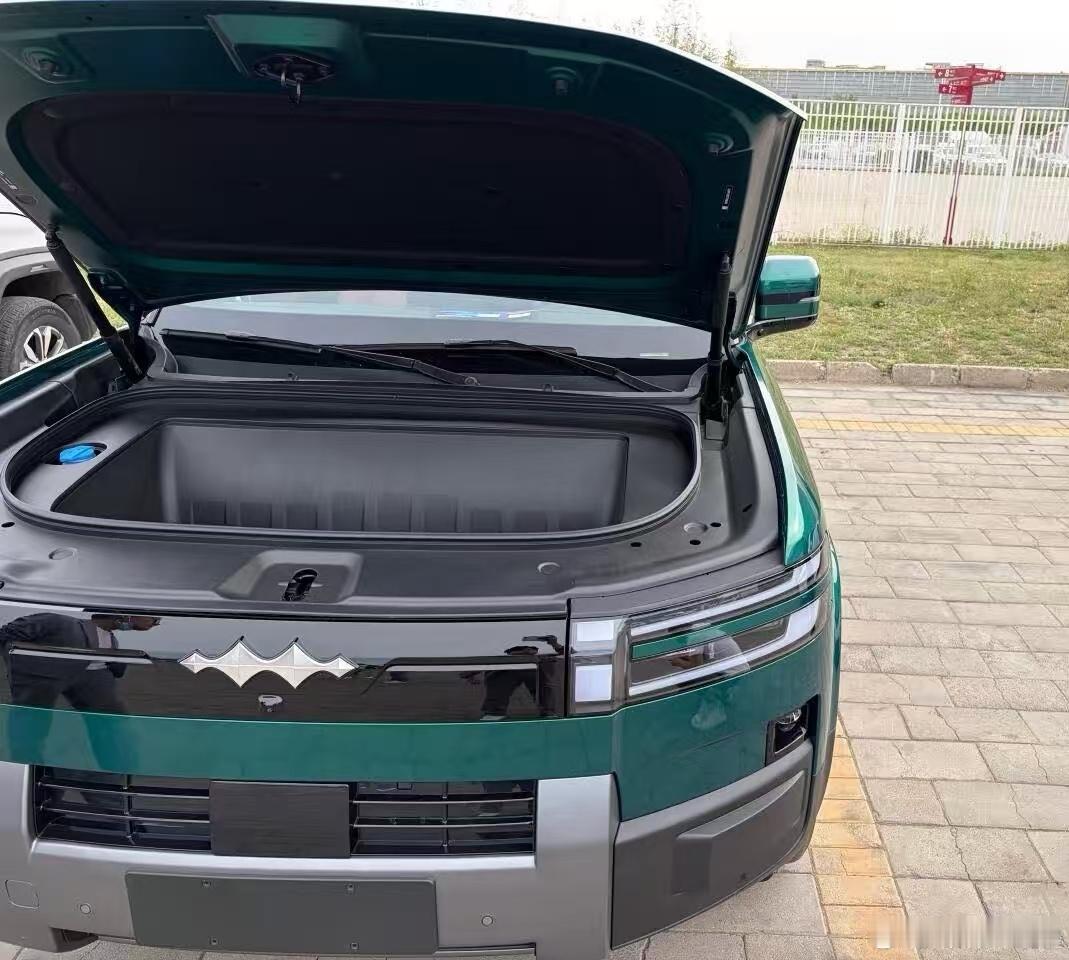 方程豹钛7 这前备箱好大 方程豹