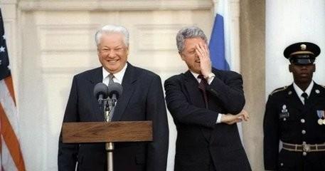 俄罗斯为什么不学中国，先隐忍装几年孙子，把经济发展起来呢？
说白了，苏联解体那会