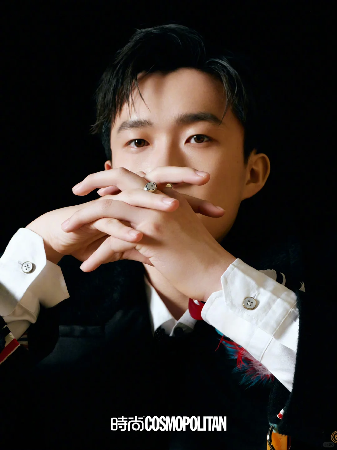 王楚钦×时尚COSMO大片释出！真空西装的大头