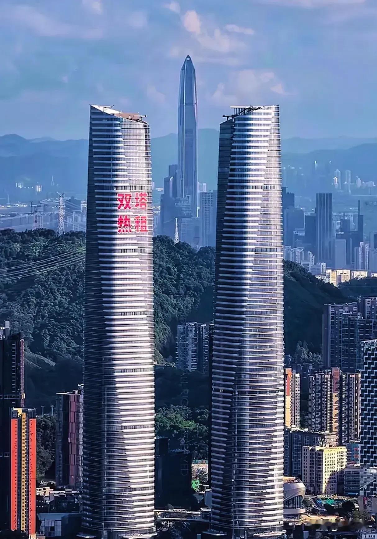 深圳机场周边区域并未像上海和杭州等地那样受到严格的限高要求，这主要归因于几个方面