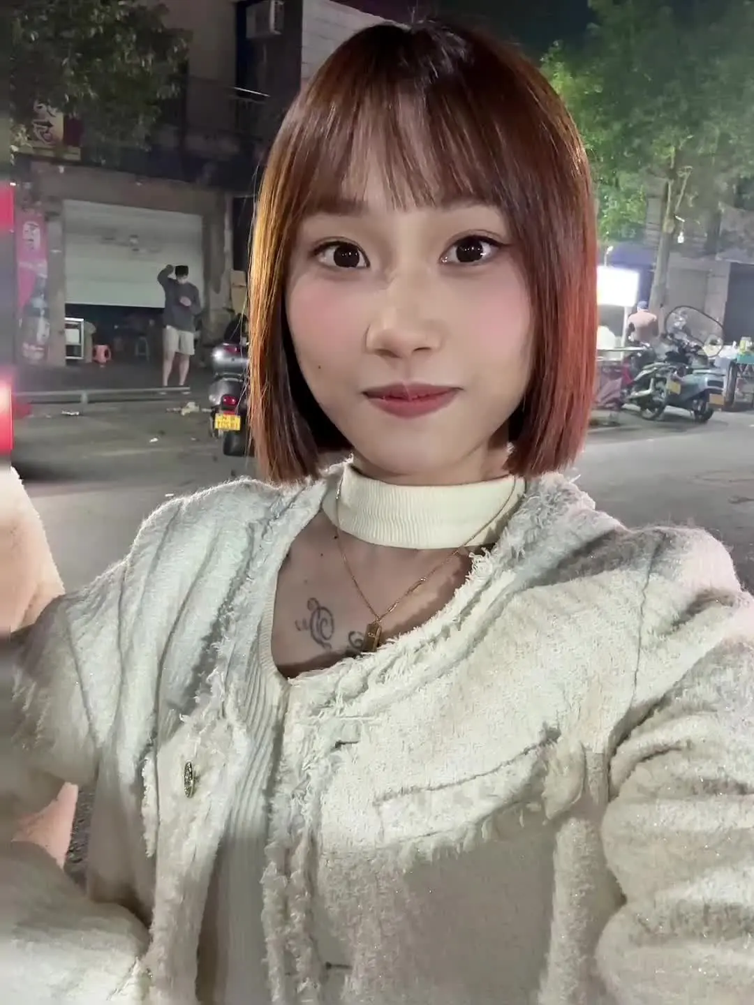 可你眼中深情的对白 如烟花短暂 新鲜感终归不是爱