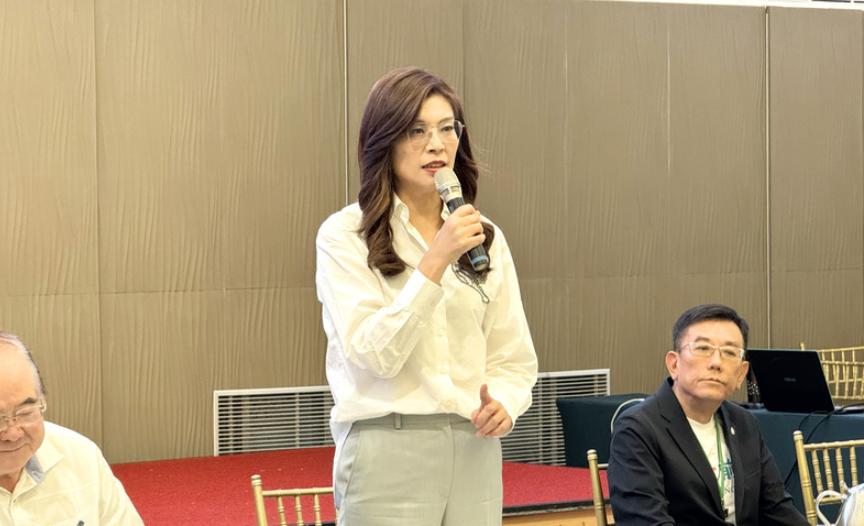 郑丽文最近很忙，但支持的却不全是国民党自己人。四天内三赴新竹，替无党籍的高虹安站