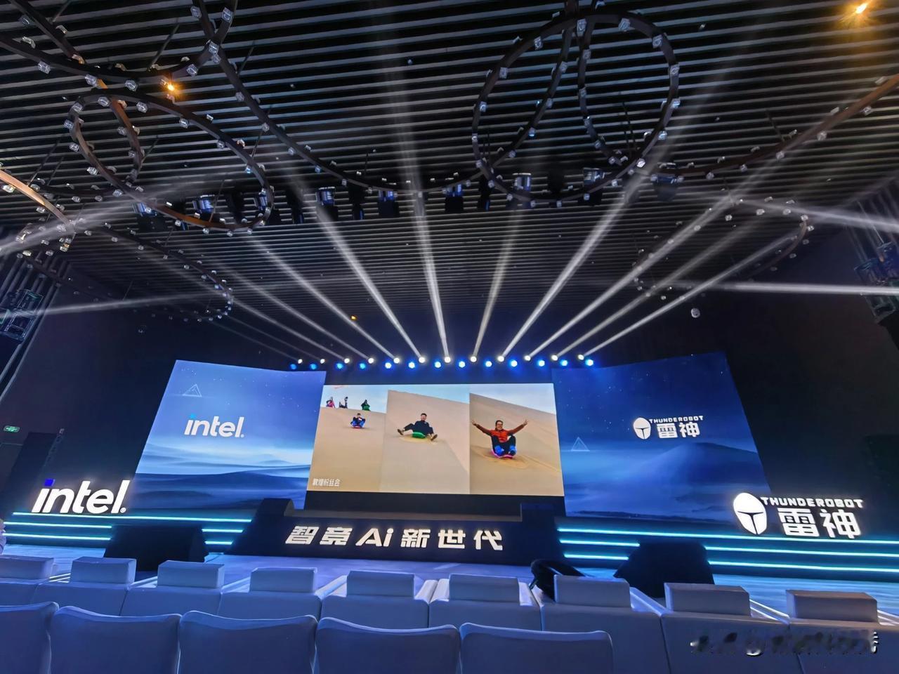 雷神智竞AI新世代2024新品发布会，图中是最新亮相的aibook 15，基于英