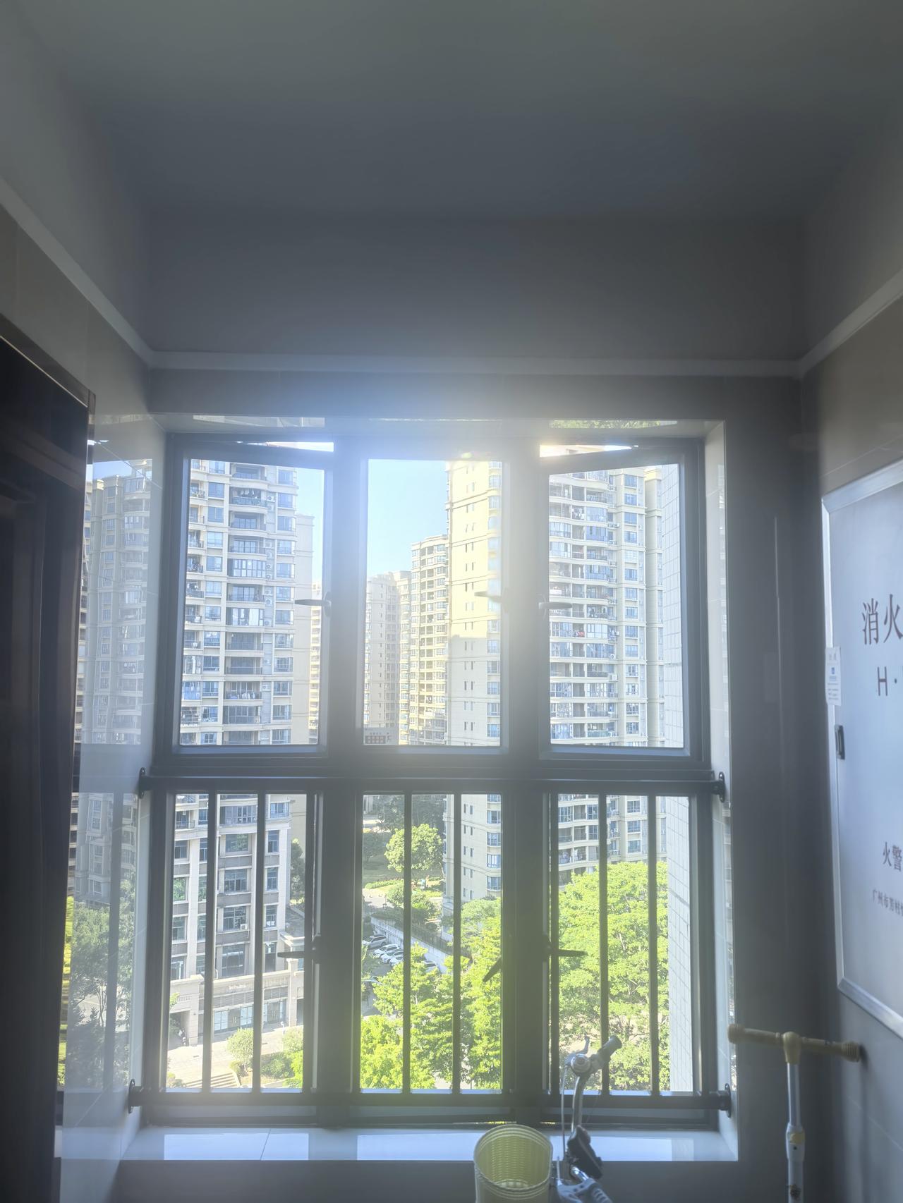 一件很无语的事，下班回来把一把新雨伞暂时放在门外公共区域，晚上忘了拿回家，结果第